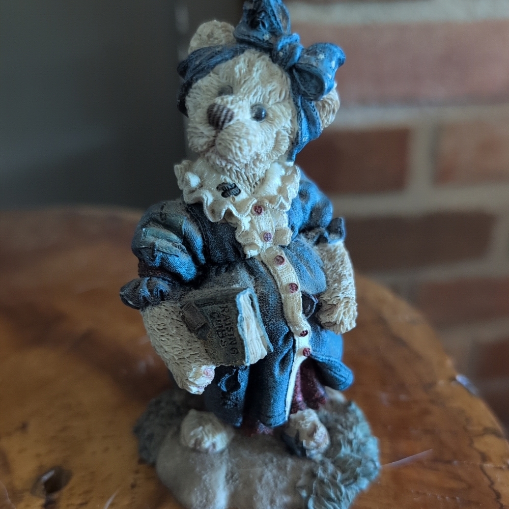 Boyds Bears & Friends Momma McBear Anticipation figure